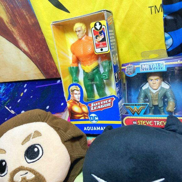 DC COMICS TOY MIXED LOT - BATMAN - AQUAMAN - WONDER WOMEN - COLLECTIBLES - Picture 2 of 12